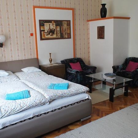 Hajnal Apartman Villa Гюла Екстериор снимка