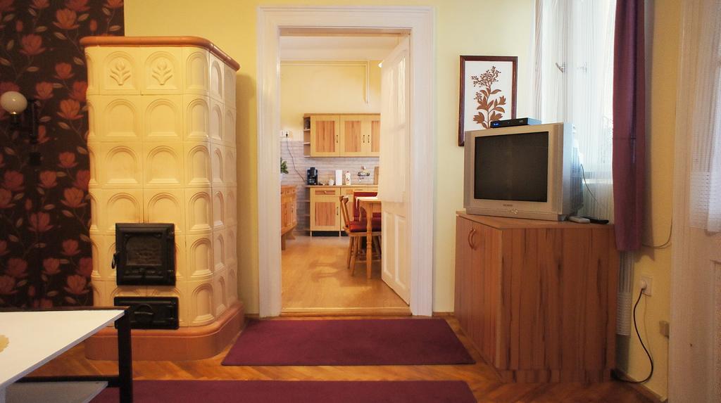 Hajnal Apartman Villa Гюла Стая снимка