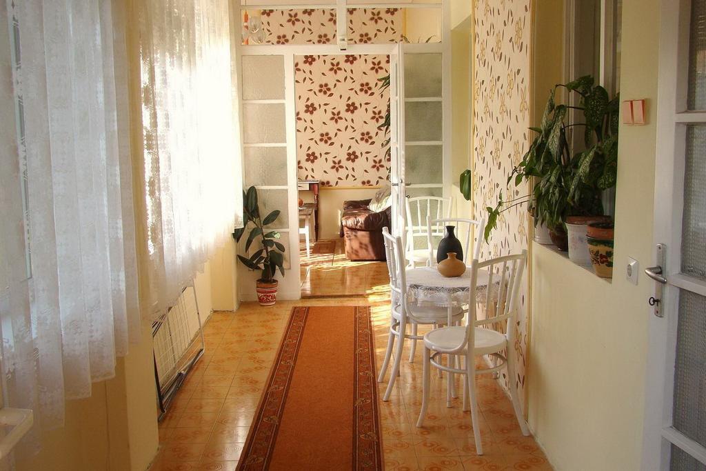 Hajnal Apartman Villa Гюла Стая снимка