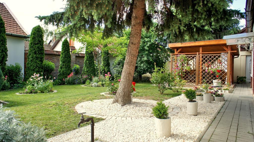 Hajnal Apartman Villa Гюла Екстериор снимка