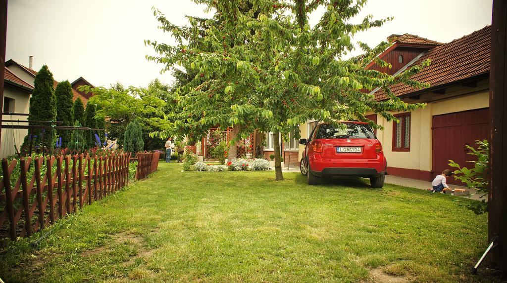 Hajnal Apartman Villa Гюла Екстериор снимка