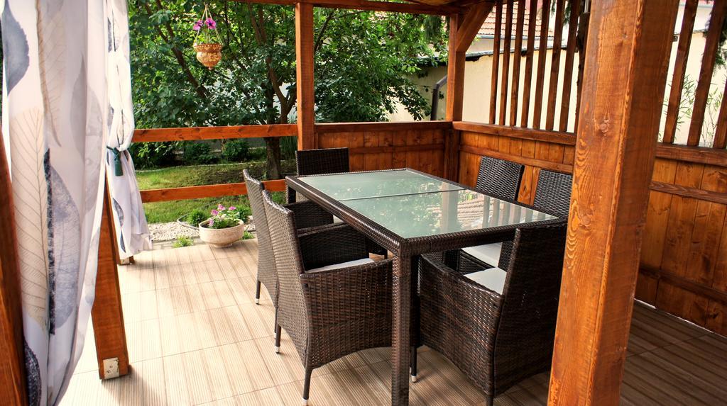 Hajnal Apartman Villa Гюла Екстериор снимка