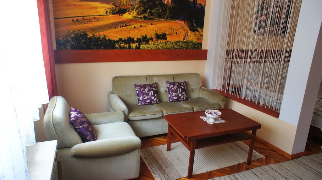 Hajnal Apartman Villa Гюла Екстериор снимка