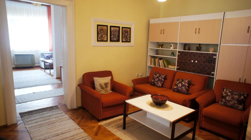 Hajnal Apartman Villa Гюла Екстериор снимка