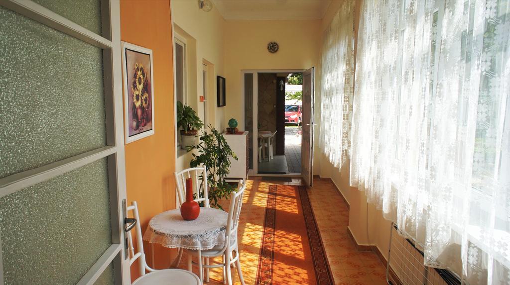 Hajnal Apartman Villa Гюла Екстериор снимка