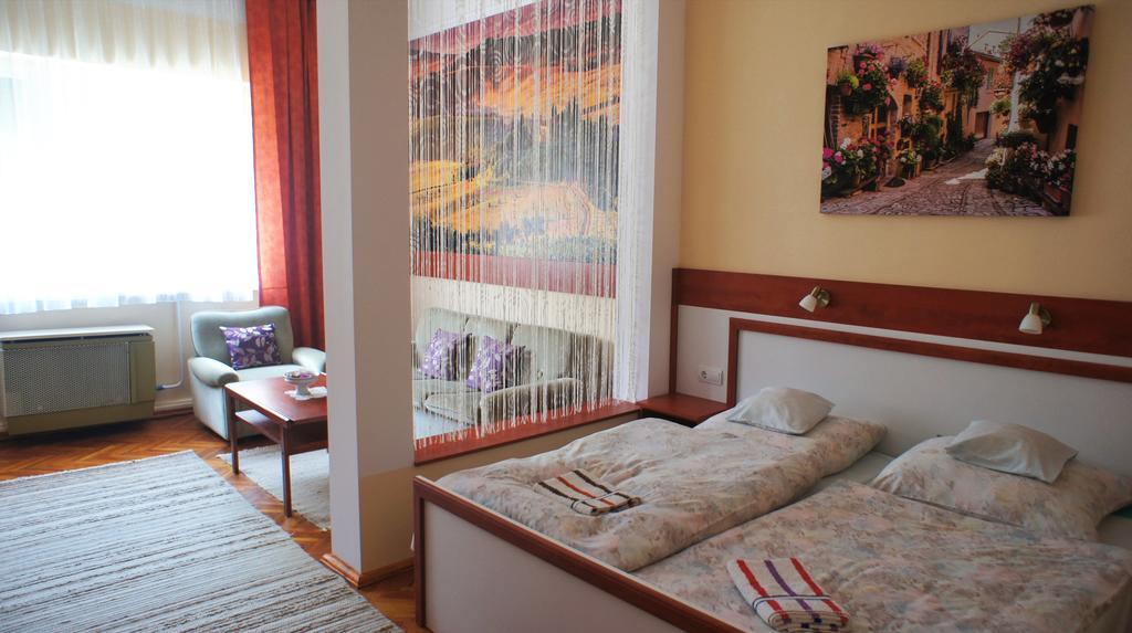Hajnal Apartman Villa Гюла Екстериор снимка