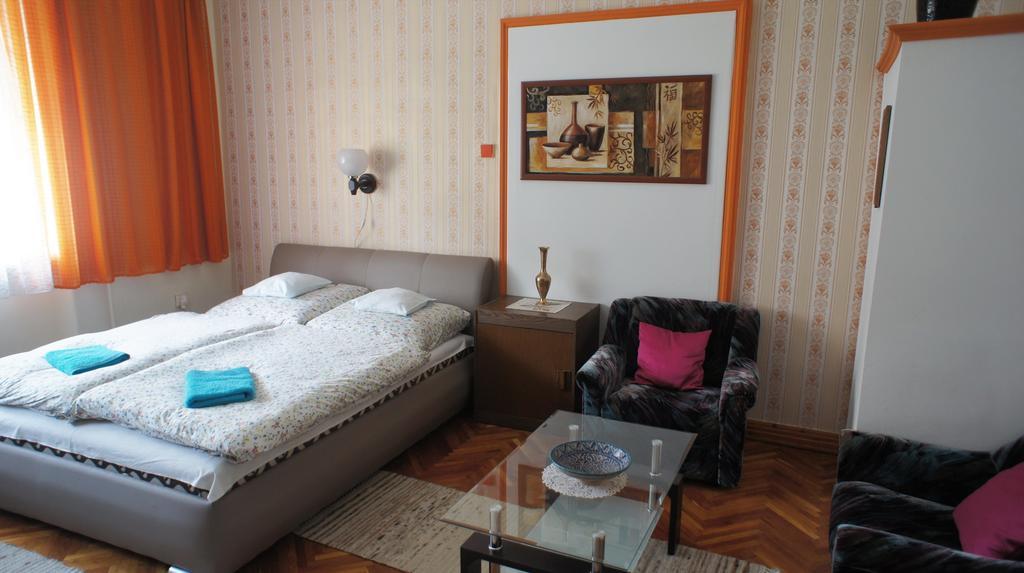 Hajnal Apartman Villa Гюла Екстериор снимка